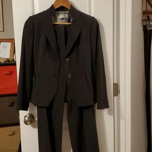 NWT Tahari 2 Piece Suit Black Pinstripe Size  0P